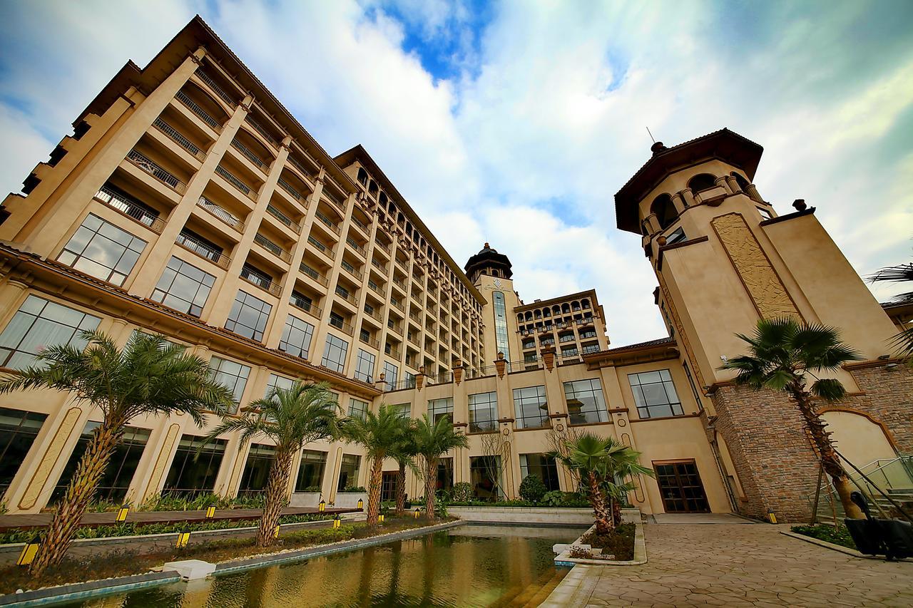 Jinqian Jiahua International Hotel 4*